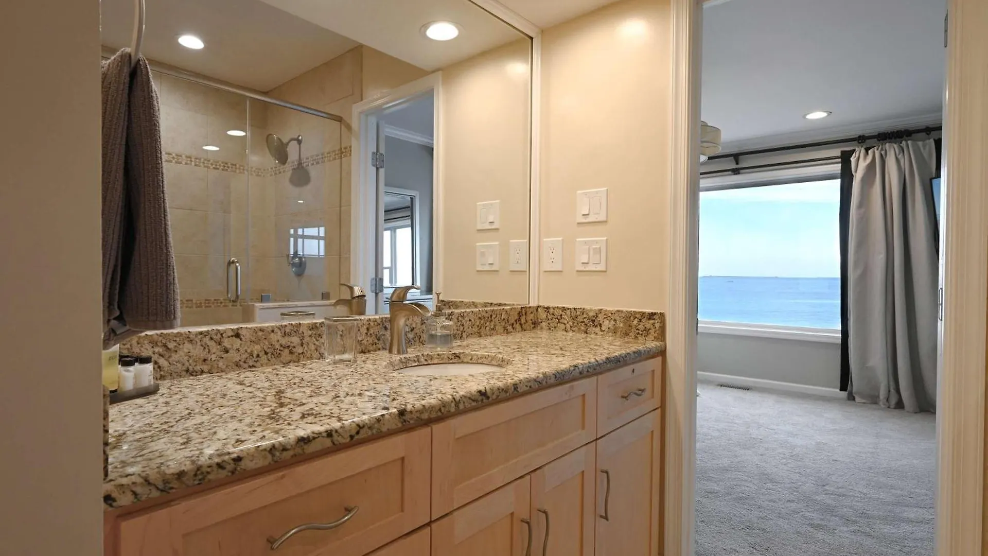 Modern 4Bdr Oceanfront Home Virginia Beach 0*,